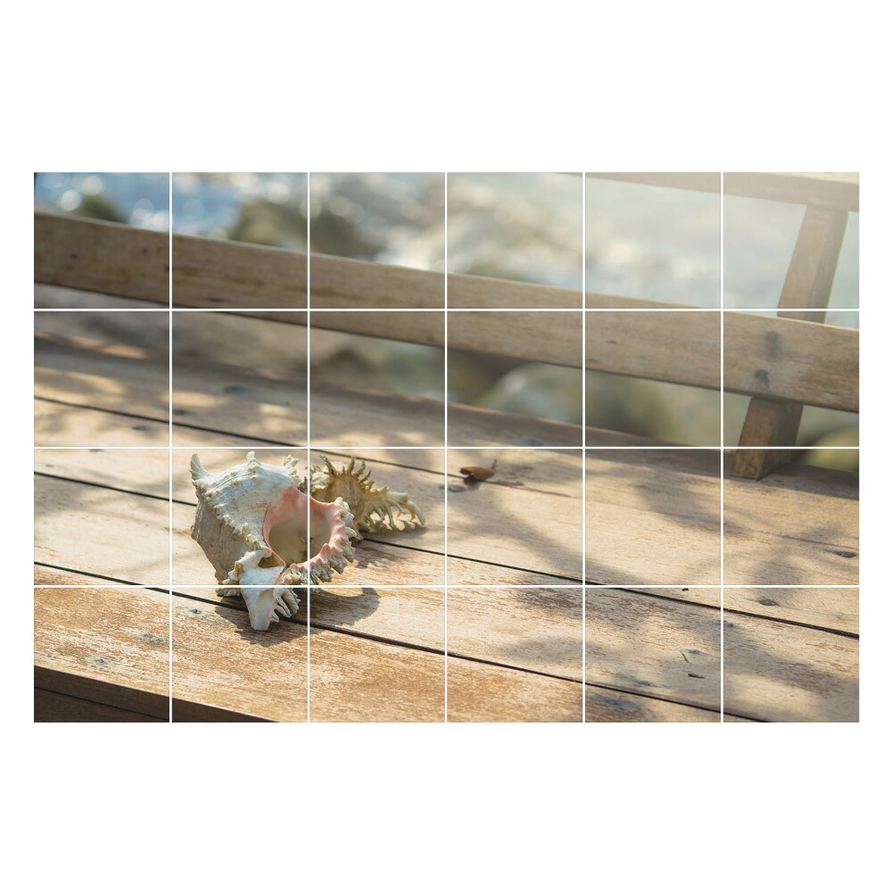 Samolepka na dlaždice Mušle na dřevěném pozadí