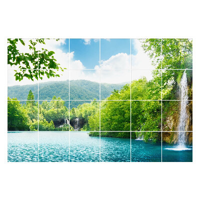 Nálepka na dlaždice Vodopády v zelené krajině