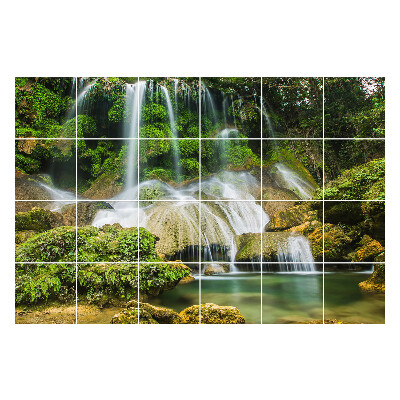 Nálepka na dlaždice Vodopád v zeleném lese